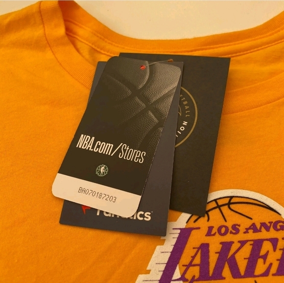 Fanatics T-Shirt Women XL Yellow Lebron James LBJ Lakers Champions 2020 - Picture 3 of 6